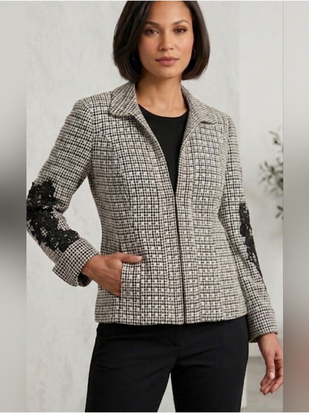 Chico's Blazer Jacket Hook & Eye Black White Floral Lace Sleeve Sz 1 (8/10)
